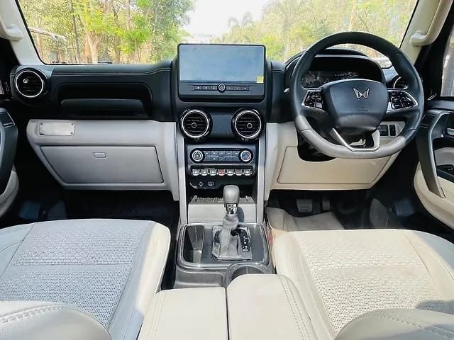 Second-hand 2025 Mahindra Thar ROXX AX7L RWD AT for sale in Mumbai-8