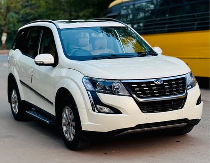 2018 Mahindra XUV500 आर W10 FWD