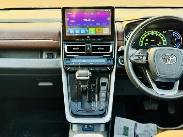 Second-hand 2024 Toyota Innova Hycross ZX(O) Hybrid for sale in New Delhi-7