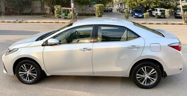 Second-hand 2018 Toyota Corolla Altis 1.8 VL CVT for sale in New Delhi-3