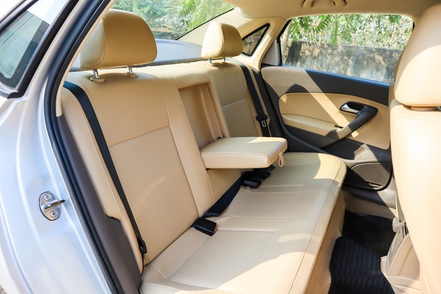 Second-hand 2017 Volkswagen Vento 1.2 TSI Highline AT for sale in New Delhi-12