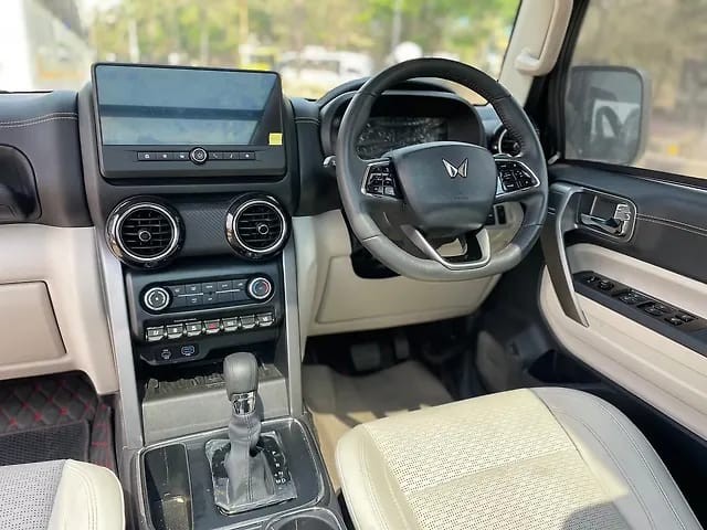 Second-hand 2025 Mahindra Thar ROXX AX7L RWD AT for sale in Mumbai-7