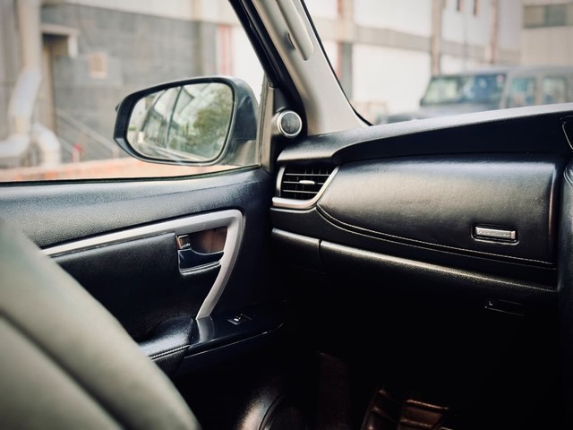 Second-hand 2025 Toyota Fortuner 4X2 Diesel AT for sale in New Delhi-5