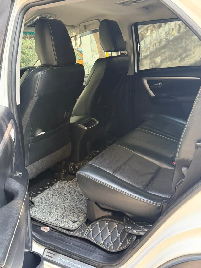 Second-hand 2022 Toyota Fortuner 4X2 AT BSVI for sale in New Delhi-12