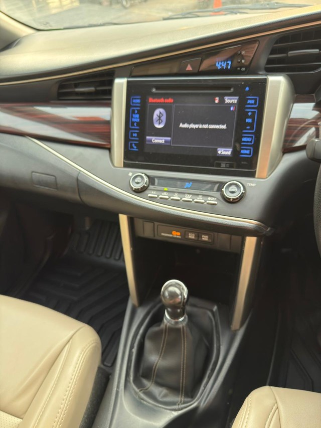 Second-hand 2017 Toyota Innova Crysta 2.4 VX MT BSIV for sale in New Delhi-16