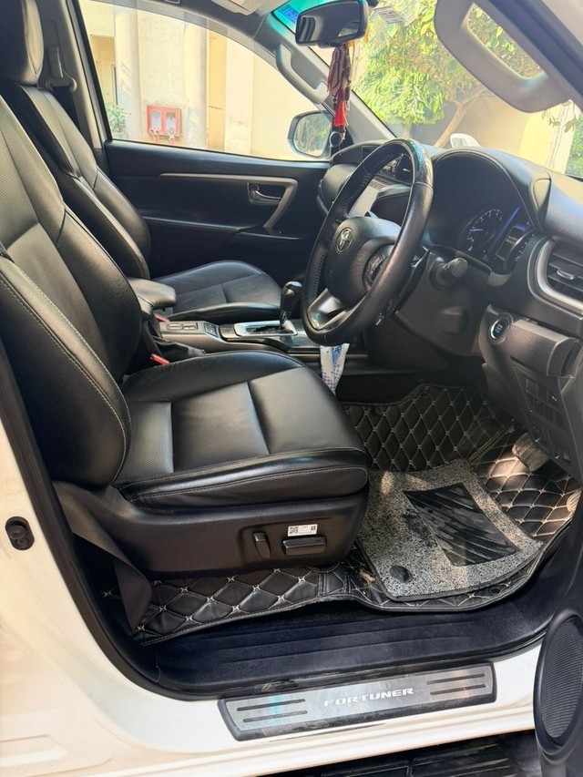 Second-hand 2022 Toyota Fortuner 4X2 AT BSVI for sale in New Delhi-8