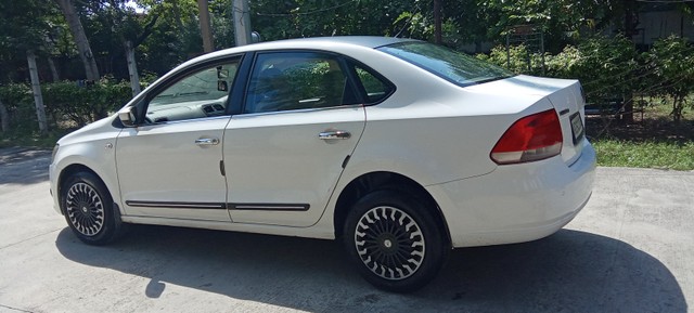 Second-hand 2014 Volkswagen Vento IPL II Petrol Highline AT for sale in Noida-4