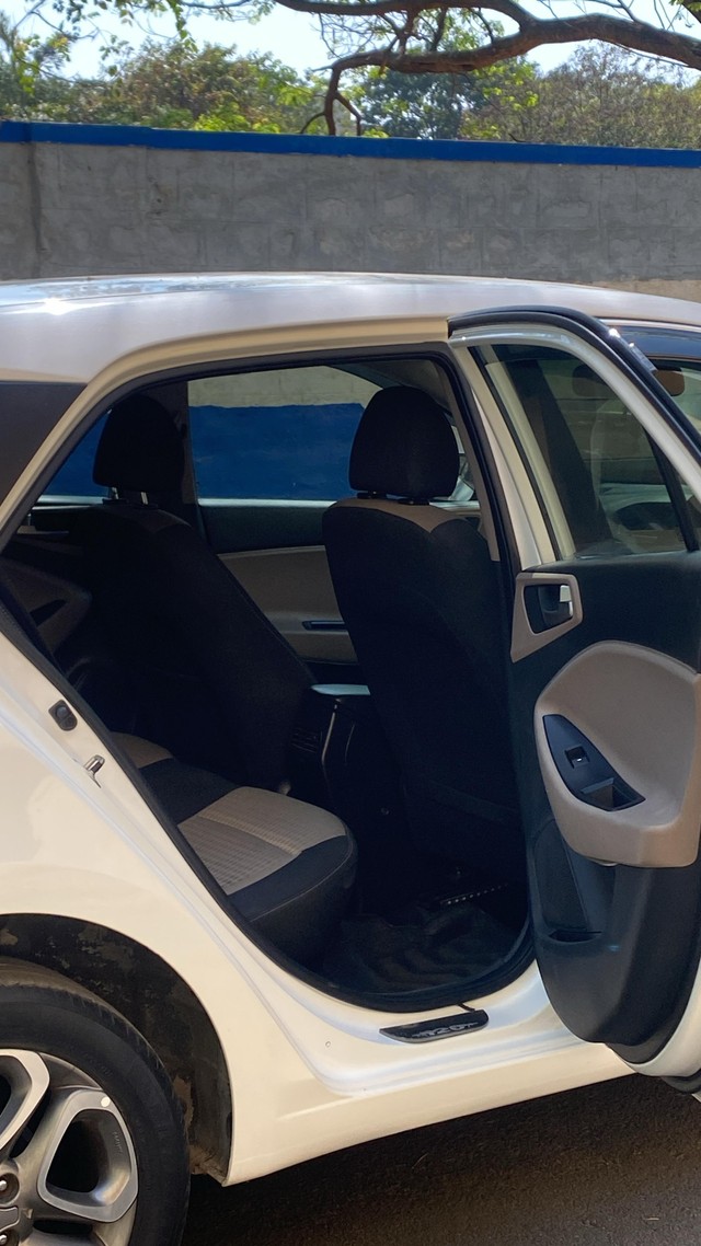 Second-hand 2019 Hyundai i20 Petrol Asta Option for sale in Bangalore-8