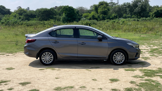 Second-hand 2021 Honda City V MT for sale in New Delhi-1