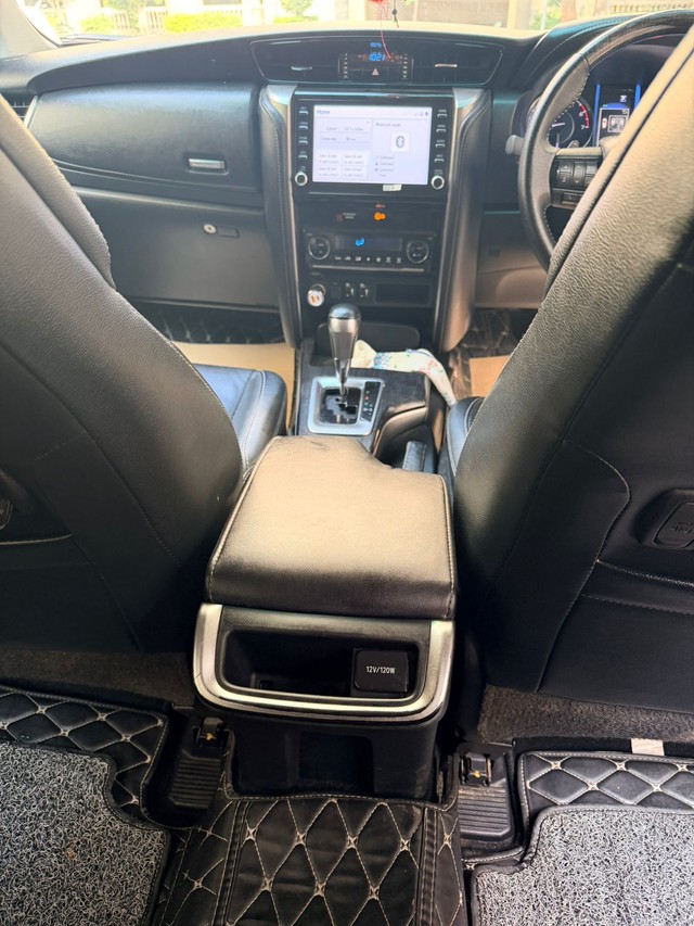 Second-hand 2022 Toyota Fortuner 4X2 AT BSVI for sale in New Delhi-16