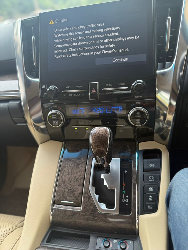 Second-hand 2020 Toyota Vellfire Executive Lounge BSVI for sale in New Delhi-8