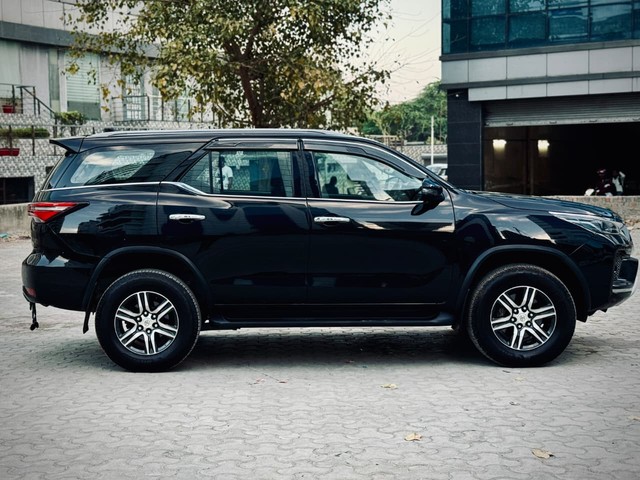 Second-hand 2023 Toyota Fortuner 4X2 Diesel AT for sale in New Delhi-1