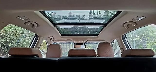 Second-hand 2023 MG Hector Plus 1.5 Turbo Savvy Pro CVT 7 Str BSVI for sale in Mumbai-8