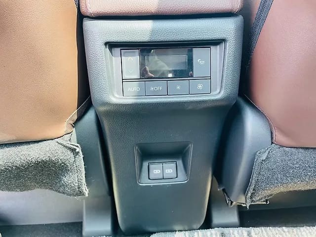 Second-hand 2024 Toyota Innova Hycross ZX(O) Hybrid for sale in Mumbai-8