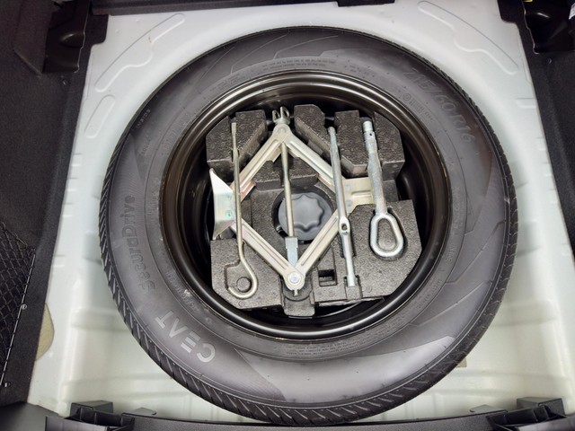 Second-hand 2023 MG Astor Super MT for sale in New Delhi-6