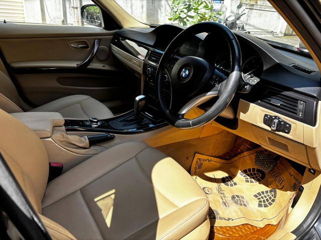 Second-hand 2011 BMW 3 Series 320d for sale in Bangalore-8