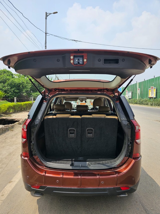 Second-hand 2019 Mahindra XUV500 W11 FWD Diesel for sale in New Delhi-5