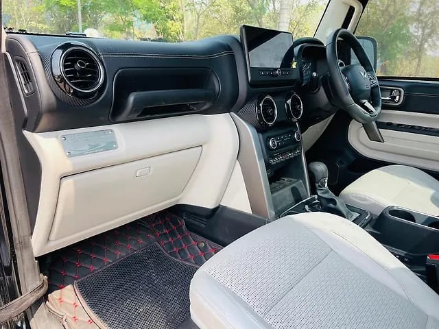 Second-hand 2025 Mahindra Thar ROXX AX7L RWD AT for sale in Mumbai-9