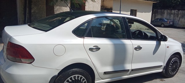Second-hand 2014 Volkswagen Vento IPL II Petrol Highline AT for sale in Noida-5