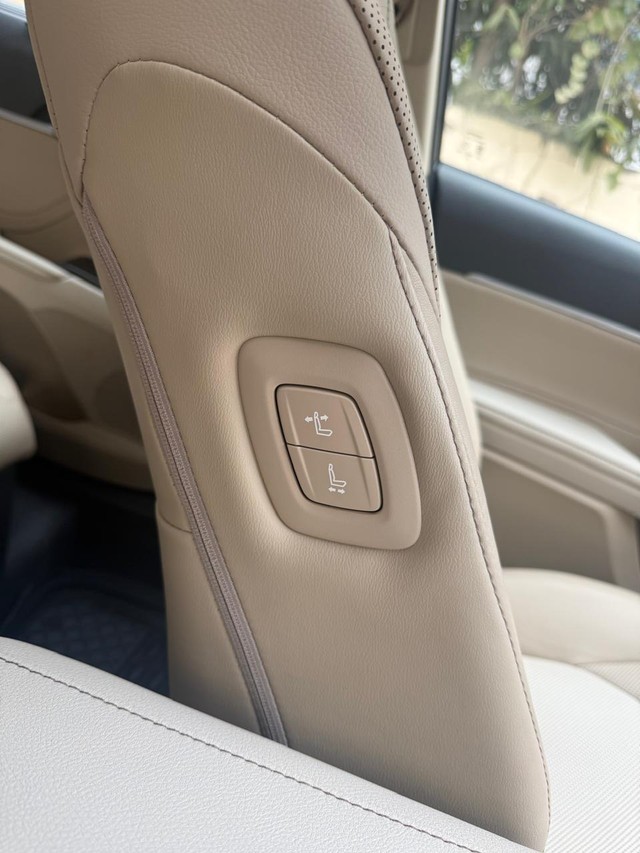 Second-hand 2023 Toyota Camry 2.5 Hybrid BSVI for sale in New Delhi-13