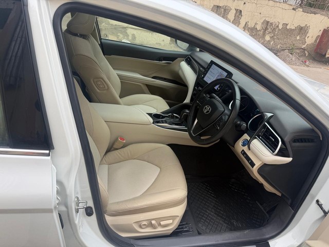 Second-hand 2023 Toyota Camry 2.5 Hybrid BSVI for sale in New Delhi-15