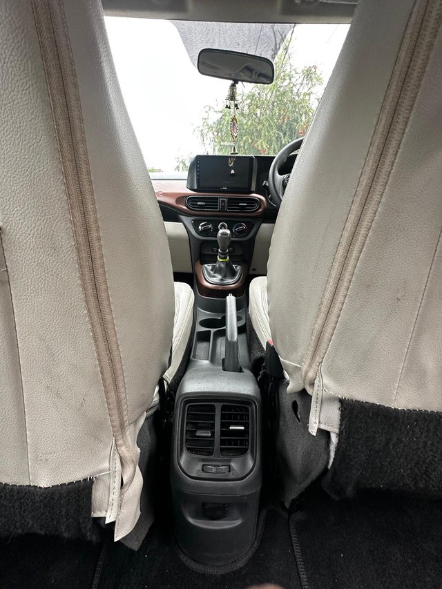 Second-hand 2021 Hyundai Aura S CNG for sale in Lucknow-9