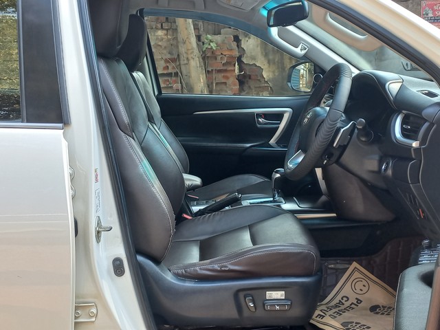 Second-hand 2019 Toyota Fortuner 2.8 2WD AT BSIV for sale in New Delhi-12