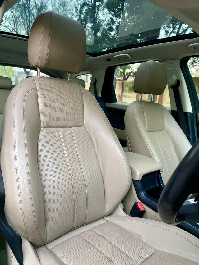 Second-hand 2016 Land Rover Discovery Sport TD4 HSE 7S for sale in New Delhi-12