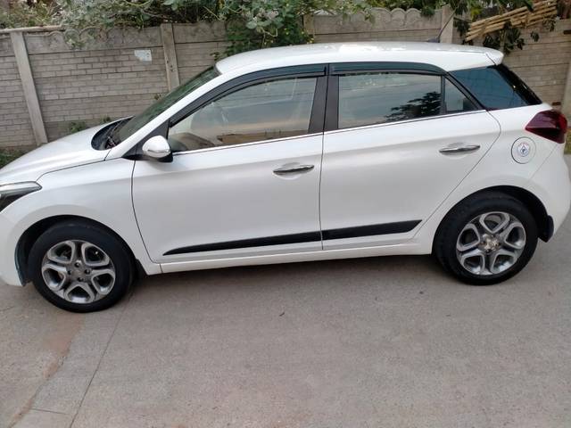https://images10.gaadi.com/usedcar_image/TP1A.220624.014/original/9d30cdb1-3471-4eff-b9fb-c77fa8c0da5e.jpg?imwidth=6401