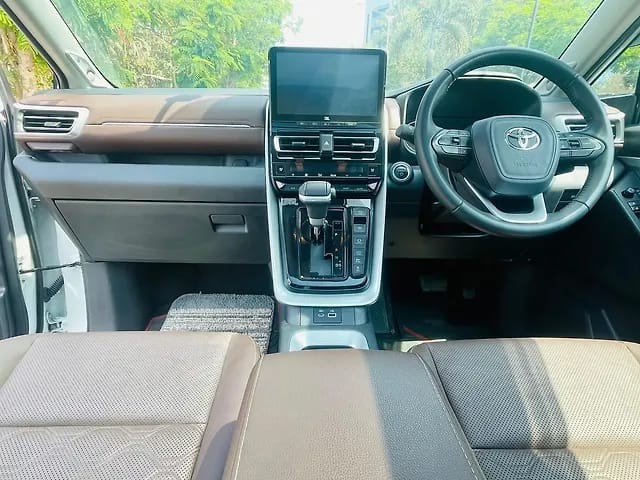 Second-hand 2024 Toyota Innova Hycross ZX(O) Hybrid for sale in Mumbai-9