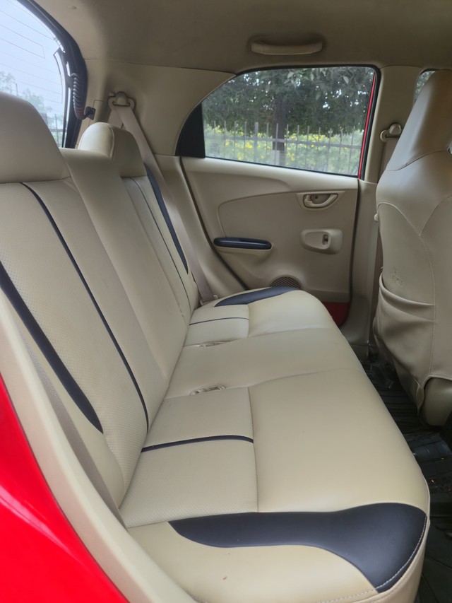 Second-hand 2014 Honda Brio S MT for sale in Noida-11