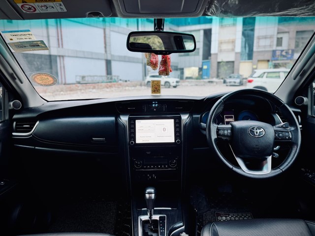 Second-hand 2023 Toyota Fortuner 4X2 Diesel AT for sale in New Delhi-5