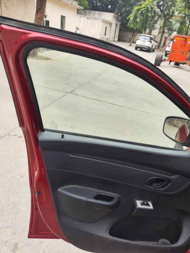 Second-hand 2017 Renault KWID 1.0 RXL for sale in Noida-2