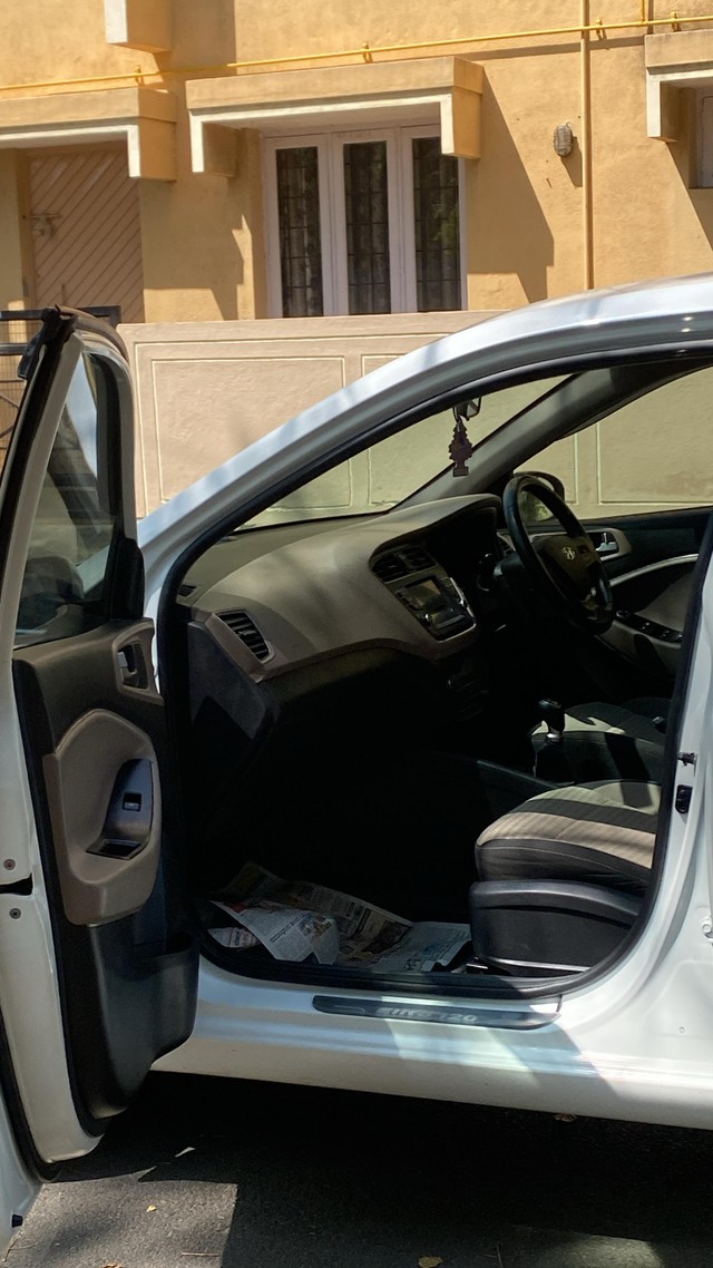 Second-hand 2019 Hyundai i20 Petrol Asta Option for sale in Bangalore-10