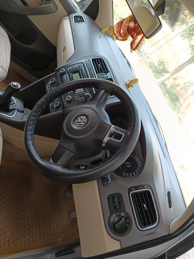 Second-hand 2011 Volkswagen Vento Petrol Highline for sale in Noida-5