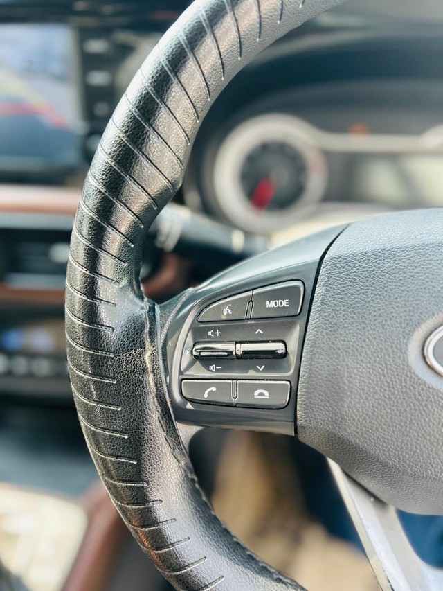 Second-hand 2020 Hyundai Aura SX Plus AMT for sale in Lucknow-5