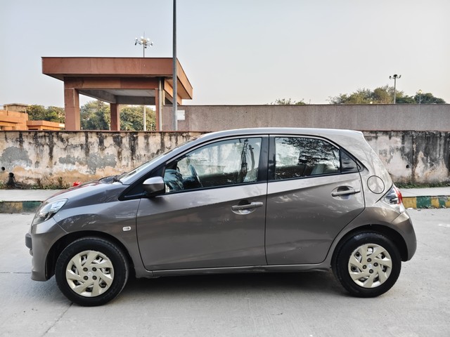 Second-hand 2013 Honda Brio EX MT for sale in Noida-3