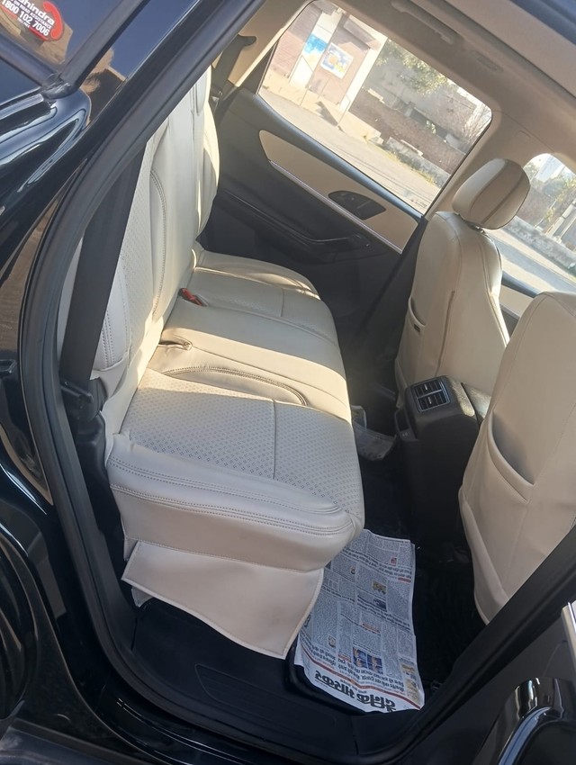 Second-hand 2024 Mahindra XUV700 AX5 7 Str Diesel for sale in Ludhiana-10