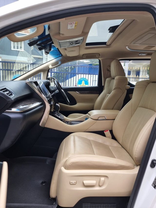 Second-hand 2022 Toyota Vellfire Executive Lounge BSVI for sale in Chennai-9