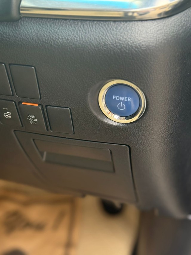 Second-hand 2020 Toyota Vellfire Executive Lounge BSVI for sale in New Delhi-14