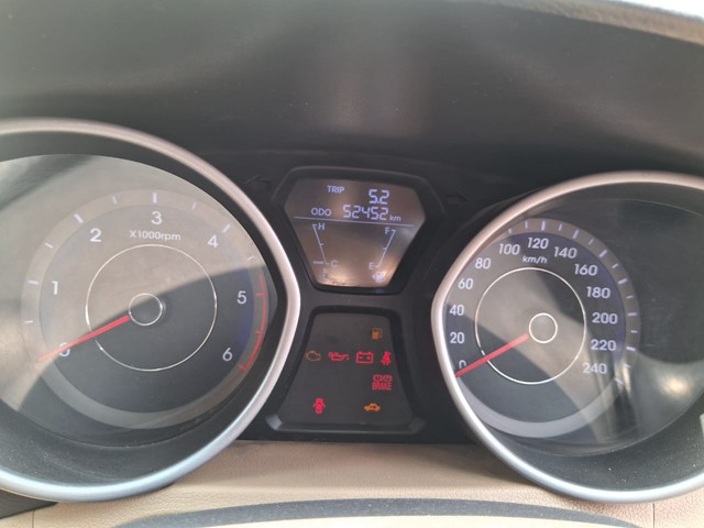 Second-hand 2013 Hyundai Elantra CRDi SX for sale in Lucknow-5