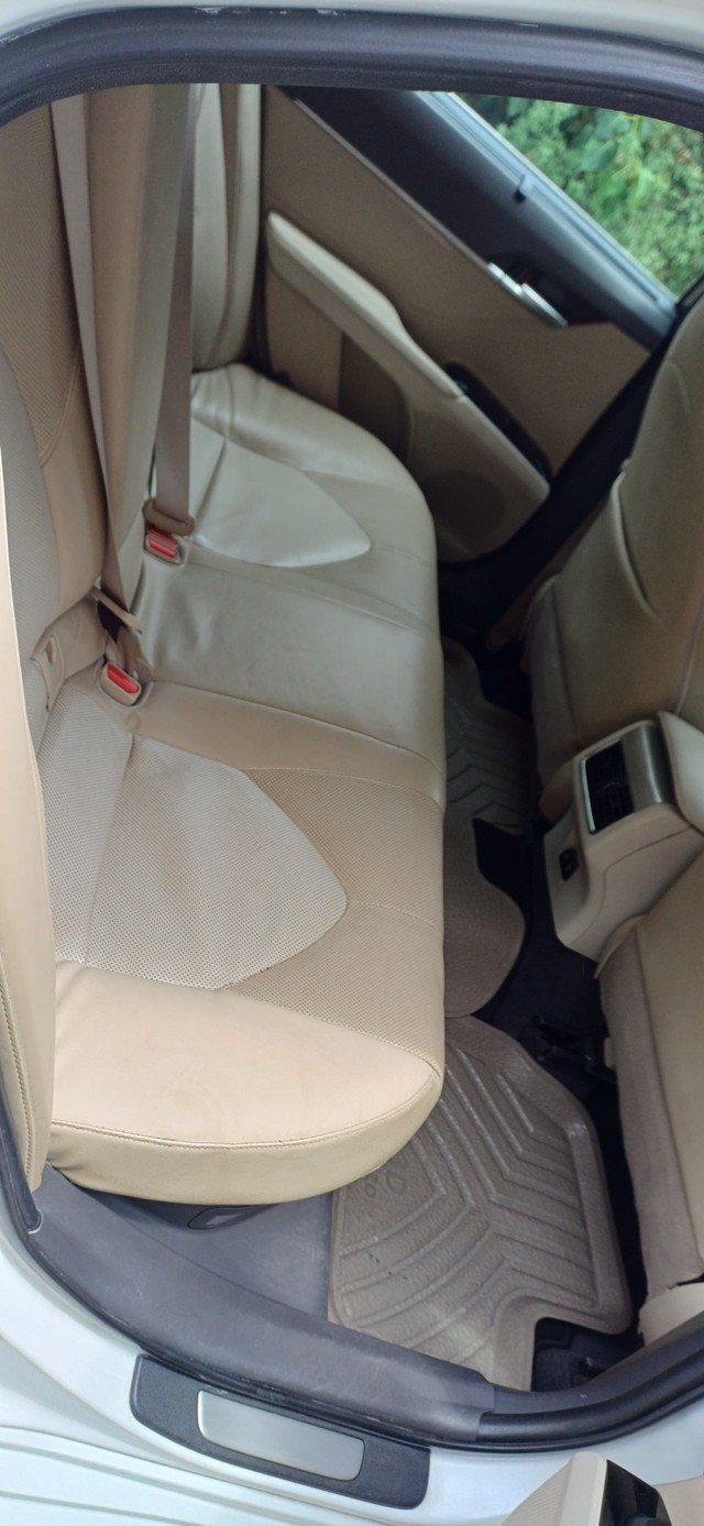 Second-hand 2019 Toyota Camry Hybrid 2.5 for sale in Ludhiana-12