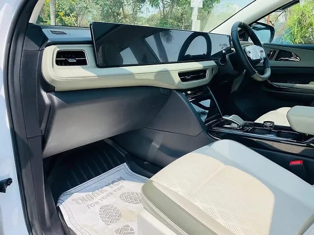 Mahindra XEV 9e Pack Three Select 11.2kw Charger - Photo 9