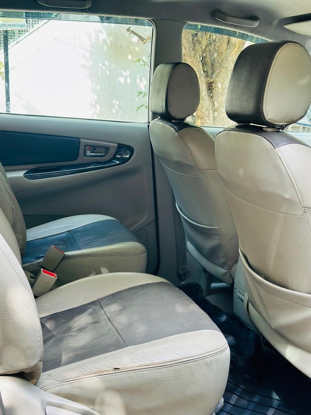 Second-hand 2013 Toyota Innova 2.5 Z Diesel 7 Seater BS IV for sale in Bangalore-8