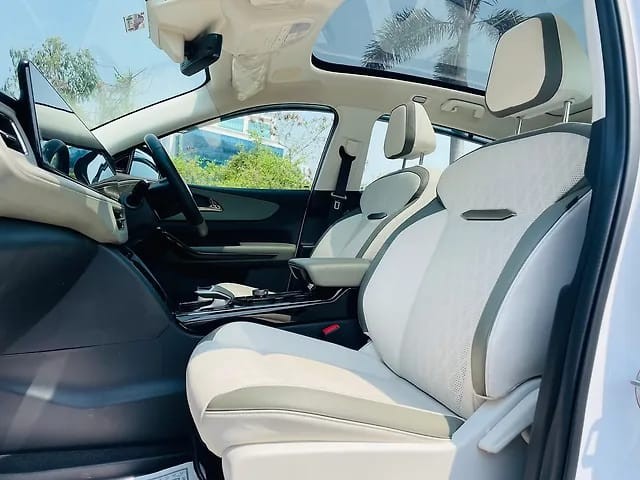 Mahindra XEV 9e Pack Three Select 11.2kw Charger - Photo 10