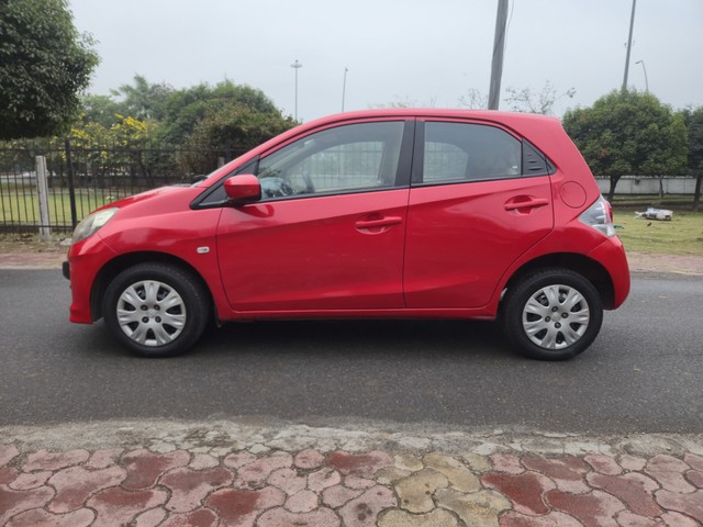 Second-hand 2014 Honda Brio S MT for sale in Noida-3