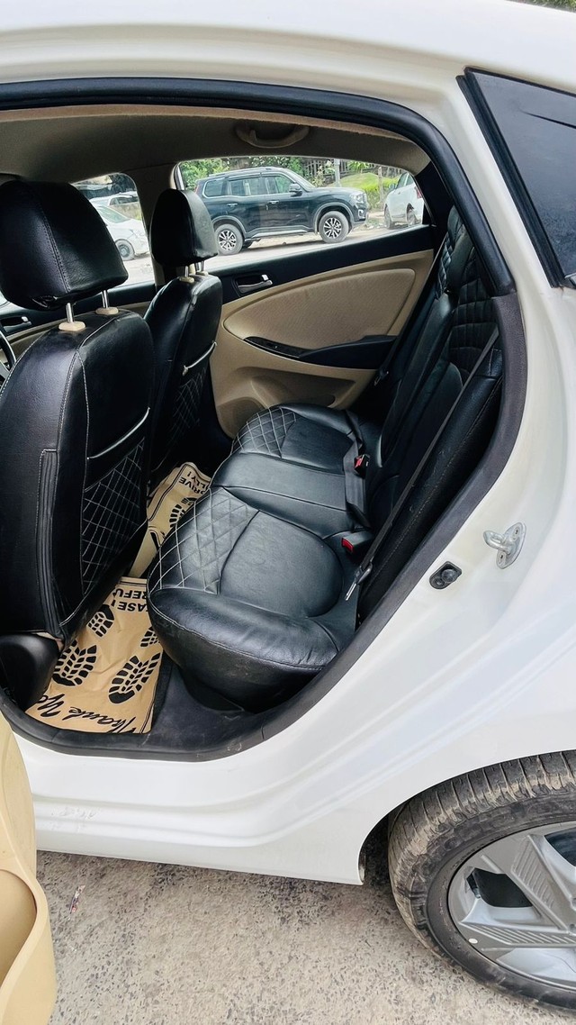 Second-hand 2017 Hyundai Verna 1.6 VTVT AT S for sale in New Delhi-4