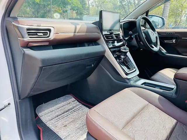 Second-hand 2024 Toyota Innova Hycross ZX(O) Hybrid for sale in Mumbai-10