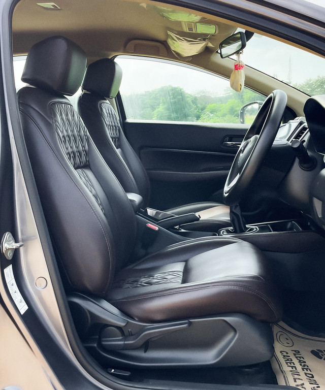 Second-hand 2021 Honda City V MT for sale in New Delhi-6