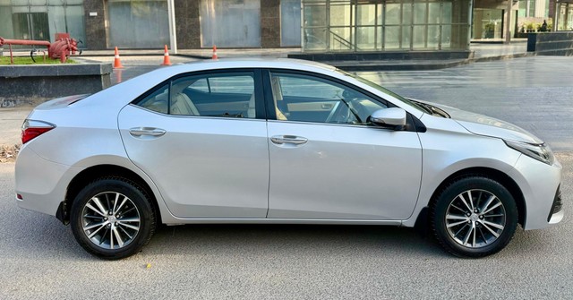 Second-hand 2018 Toyota Corolla Altis 1.8 VL CVT for sale in New Delhi-1